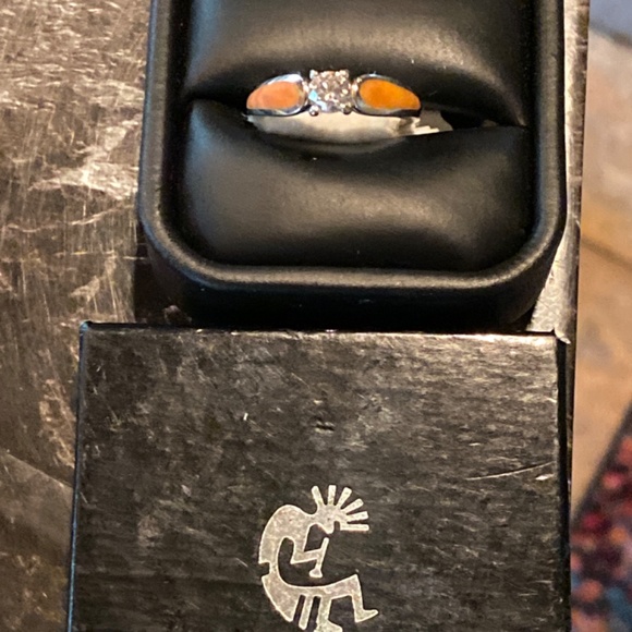 Ladies Diamond ring - Picture 2 of 3